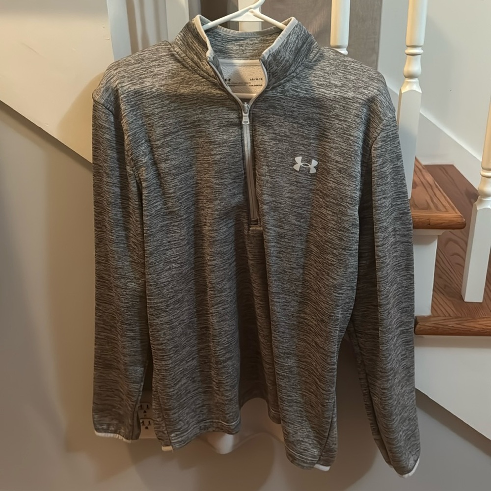 Gray golf pullover under armour great for fall golf!